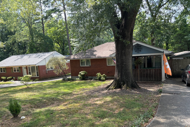Cute renovated house in wonderful Woodland Hills neighborhood! - 2 bedroom, 2 bath house for rent near Emory. Renovated, very nice, dogs welcome.