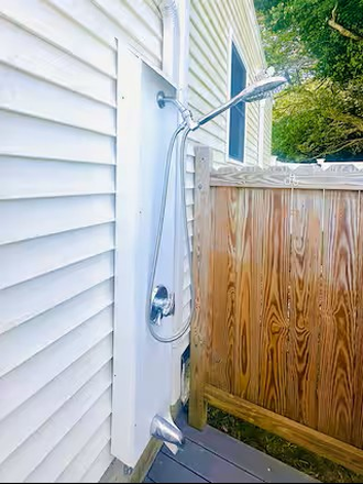 outdoor shower - Academic 26/27  3 BR Scarborough Cottage AC and Utilities included Apartments