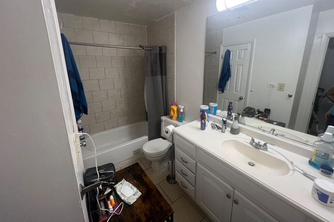 Bathroom - Sun Bay Apartments