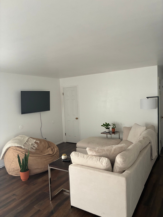 Living Room - Shared Housing - Room for Rent Triplex