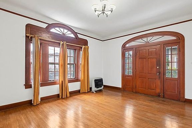 Living Room and Front Entrance - Quiet family home in quiet safe neighborhood