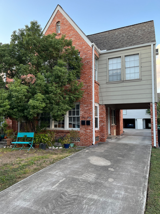 Front of duplex - Large 1550 sq ft 2 bed, 2 bath duplex with bonus 3rd bedroom/office in attic Rental