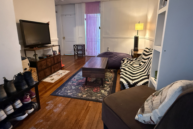 living room - Spacious Symphony 3 bed for 9/1 Apartments