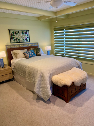 Bedroom with queen bed. Lots of windows facing private back yard. - Desnoyer House
