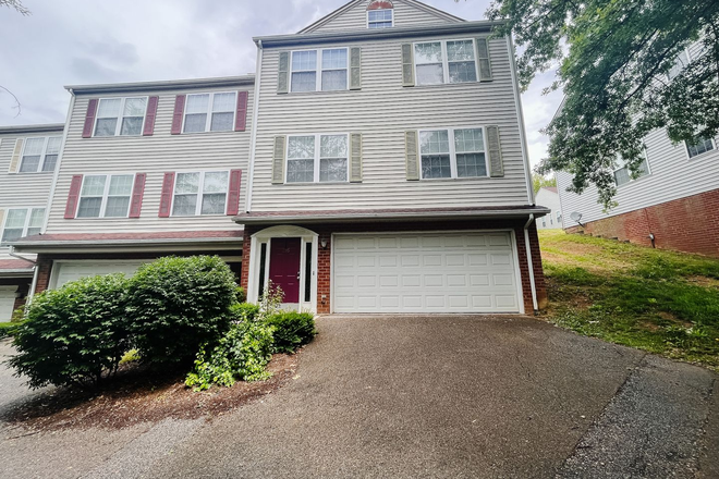  - 3 Bedroom 2.5 Bath Townhouse