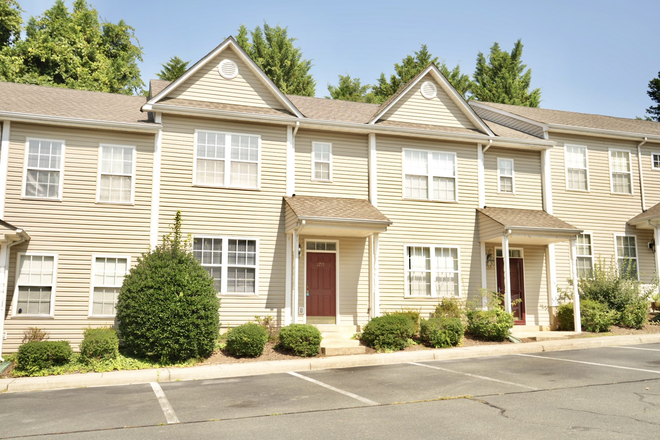 Exterior - 3 Bedroom Townhouse Available in Webland Park