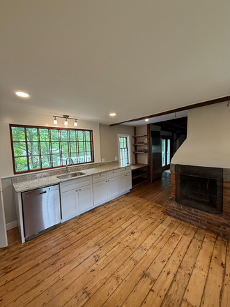 Kitchen - 38 Pine Street | 4 BEDROOMS! Apartments