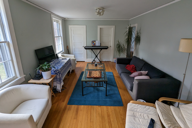 Apt Living Room (shared) - Furnished room in 3BR APT in home for PU affiliate-Westcott Rd-Princeton