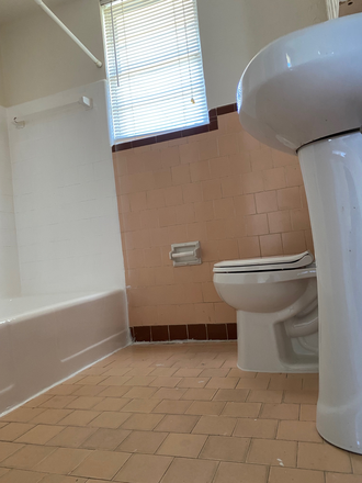 bath - 1 Bedroom/1Bath Quaint and convenient location in the 2nd Ward Apartments