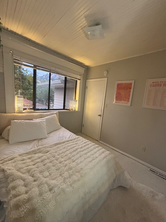 Room for lease - Beautiful flat iron View on the best street on the hill! Duplex