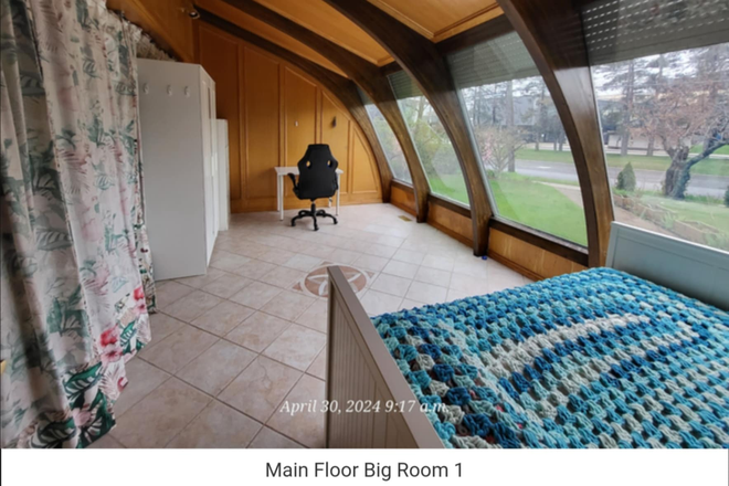 Main Floor Sun Room - Military Trail Best Location 1 Min Walk to UTSC student Centre. Fully Furnished Rooms.