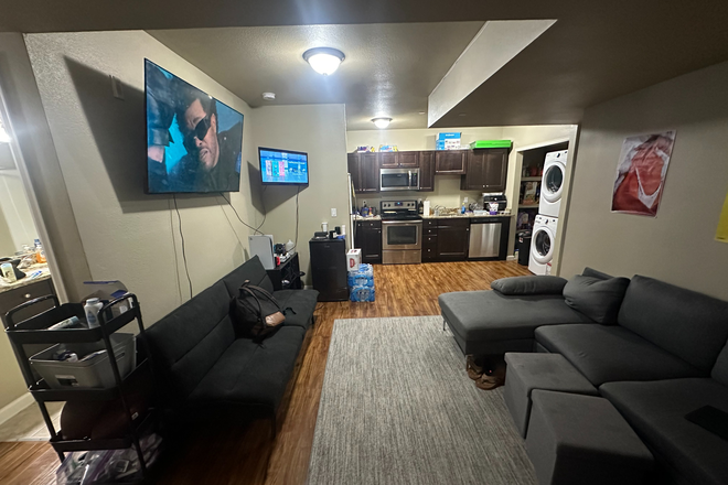 Living room/Kitchen/Washer and Dryer - Oak House Appartments