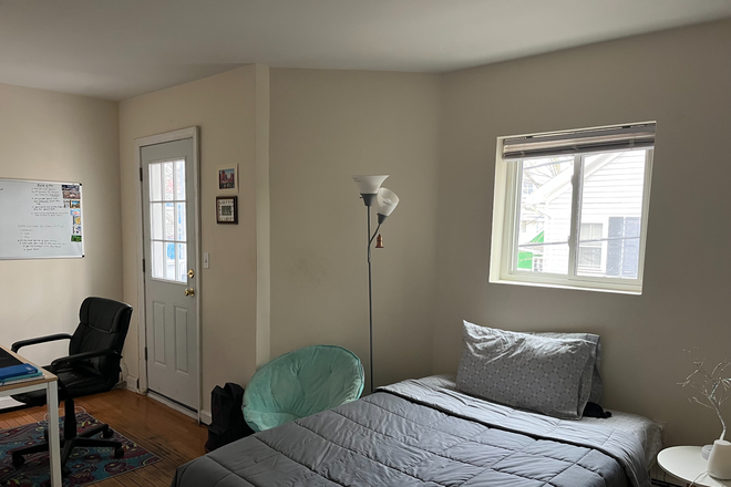 bedroom - Furnished bedroom for sublet in Central Square, Cambridge