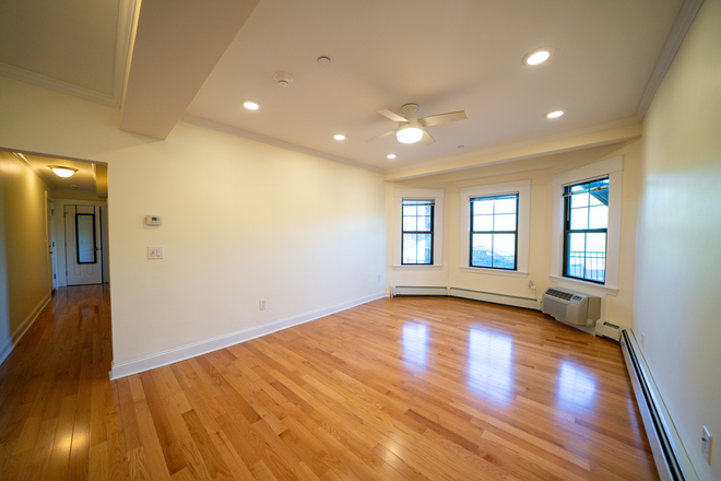 219 Commonwealth Ave #12 - Beautiful 2 beds / 1 bath near Boston College - Sept 1st move-in ! Apartments