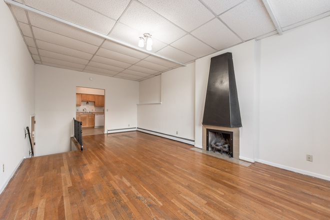 Living space - 2812 Jefferson Apartments