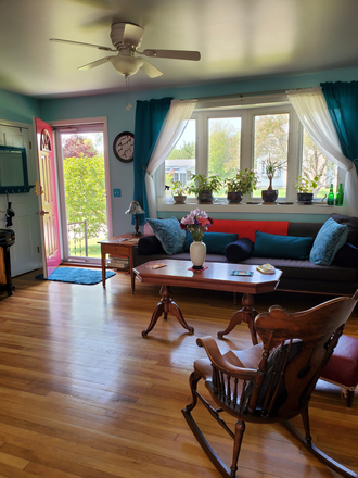 The Entrance - King Bedroom Suite with Private Bath for One. Available 9/2026 thru May 2027 =Academic Year. House