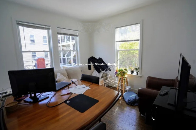 1 - Modern 3 bedroom Washer/Dyer in unit, Avail 4/1, 7/1 or 9/1 3 units all 3 bed! NO Fee Apartments