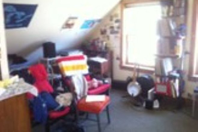 Living Space - 1 Bedroom/Studio 2nd Floor Apartment