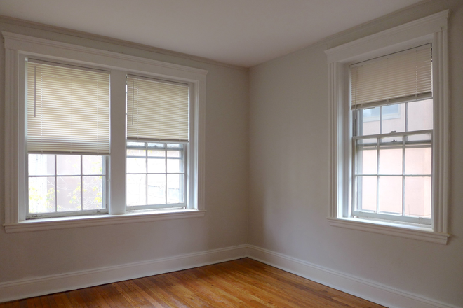 bostonrealtyonline.com - Newly Renovated One Bedroom on the B Line in Brighton Apartments