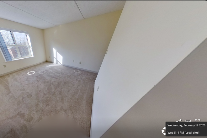 Available room pic - Shared place available for a girl near UMass Boston