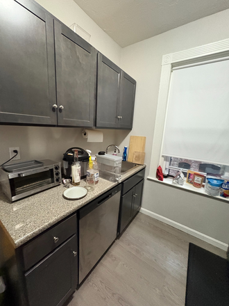 ! - Amazing RENOVATED no fee 1 bed! HT/HW incl, laundry, close to B line! Ref# 282427029