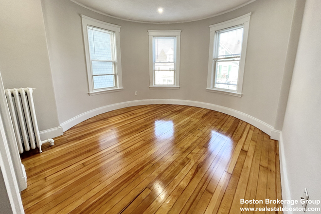 Bedroom - Updated 4 Bedroom for September $3,400 near Public Transportation Apartments