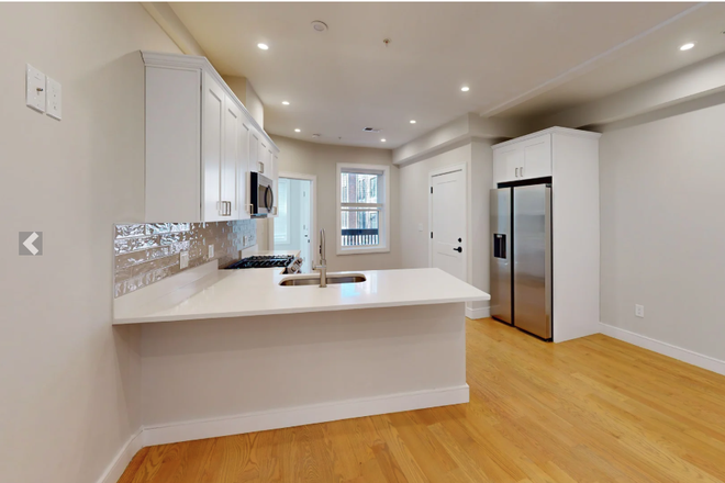 Living Space - Updated Allston 4 Bed Apartments