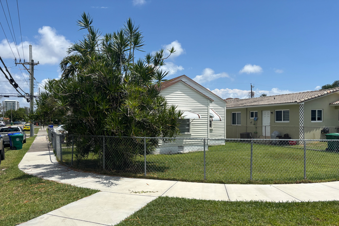 exterior - Newly renovated 2/1 near everything. House