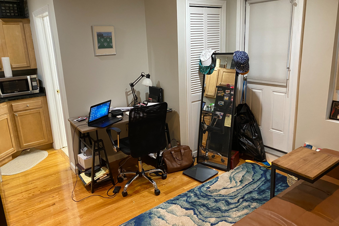 . - Awesome 1 Bed / 1 Bath in the heart of the North End Available NOW!! Apartments