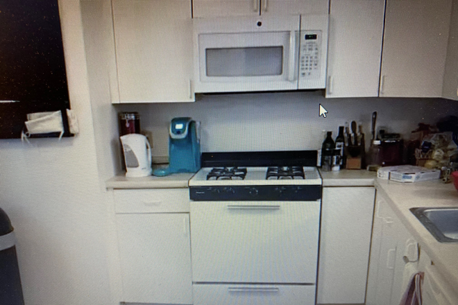 KITCHEN - BRIGHTON 3 BED 2.5 BATH  Etna St., 06/01  PKG Incl, A/C Townhome