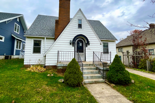 Front view - 206 Quincy St.