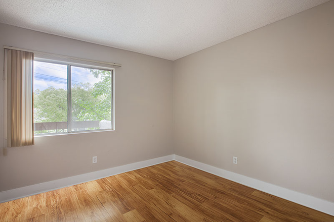 Bedroom - Villas of Pasadena Apartments
