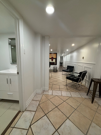 Entrance - 101 Spadina Road #B: Spacious and bright furnished unit Apartments