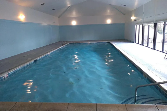 pool - Granada Apartment 307, 2 beds, 1 bath, remodeled