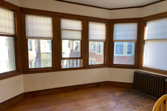 Living room bay window - Sunny 1 Bed/1 Bath Apartment on Dana Street's "Castle" for Summer/Fall Semester