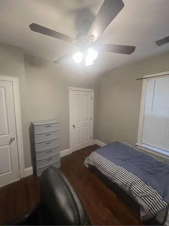 Bedroom - Summer 1/Summer 2 Sublet Apartments