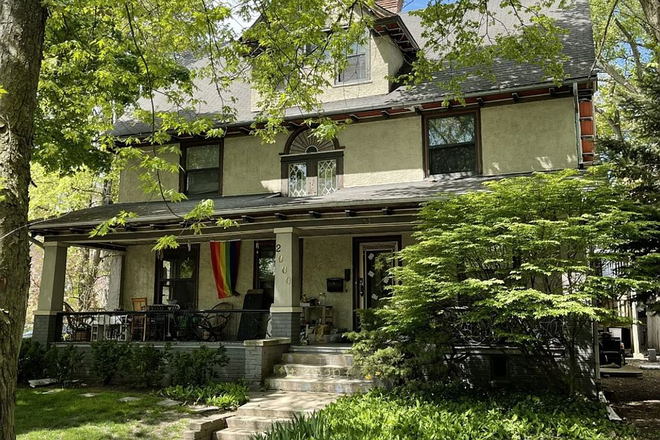 Outside of House - Northwestern Off-Campus Housing Close to Campus