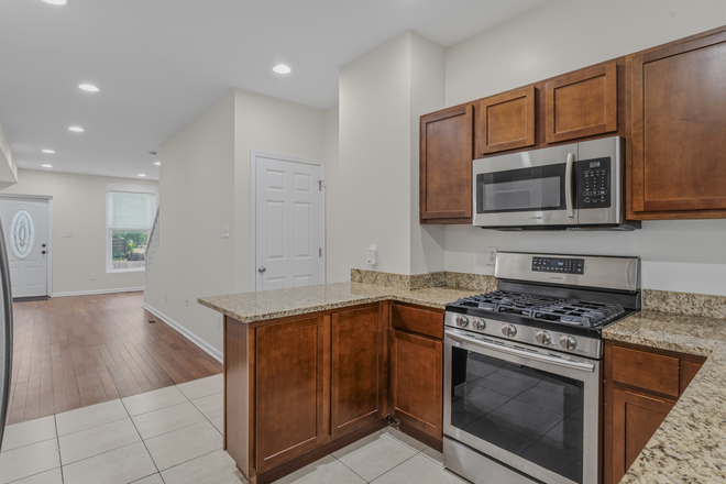 Kitchen - Townhouse with two bedrooms close to JHU campus and R House