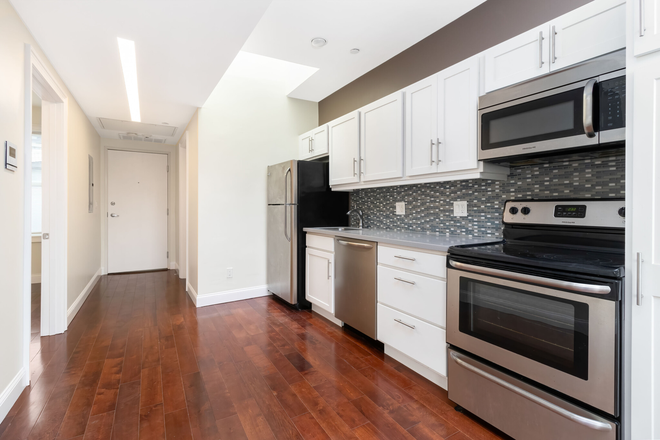 - - Close to Campus! w/Laundry in Building! Apartments