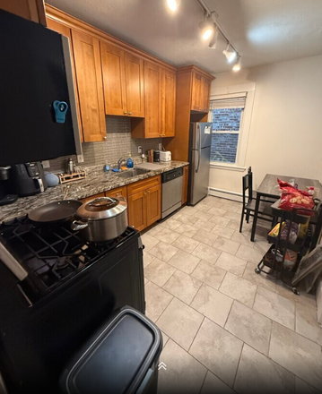 . - *NO BROKERS FEE!!* Spacious 2 Bed/1Bath with parking options! Available 9/1/26!! Apartments