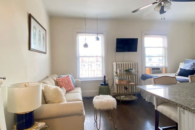1 - Gorgeous Beacon Hill Studio, H/HW inc, Cat ok. No Fee!