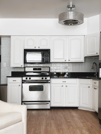 view of kitchen - Fully Furnished 2 Bedroom Apartment, In-Unit Laundry, A/C, Heart of UIC, Little Italy, West Loop