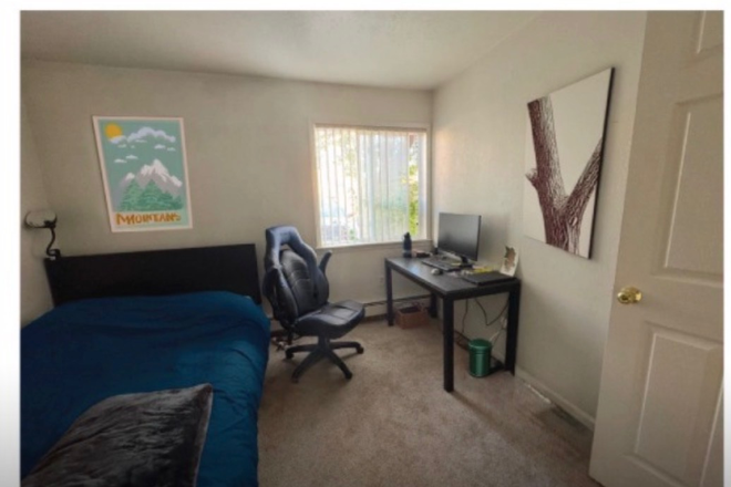 Bedroom - 810 20th St Apartments