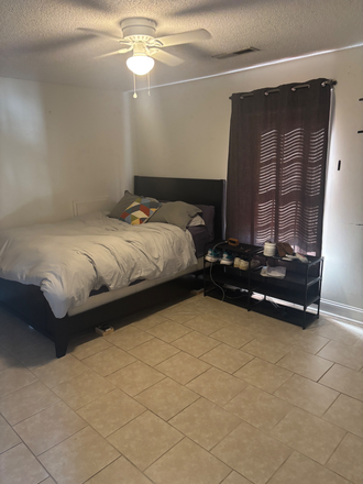 Bedroom - House close to campus