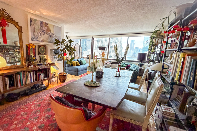 Dining Area - Murray Hill Skyline Apartments
