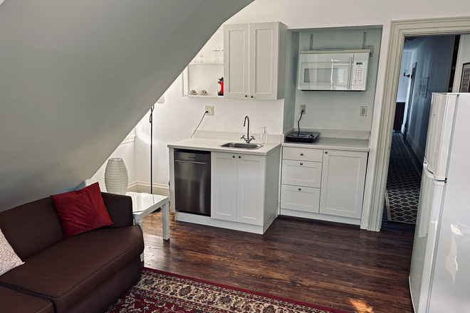 Kitchenette - 1 bedroom fully furnished studio, utilities included Apartments