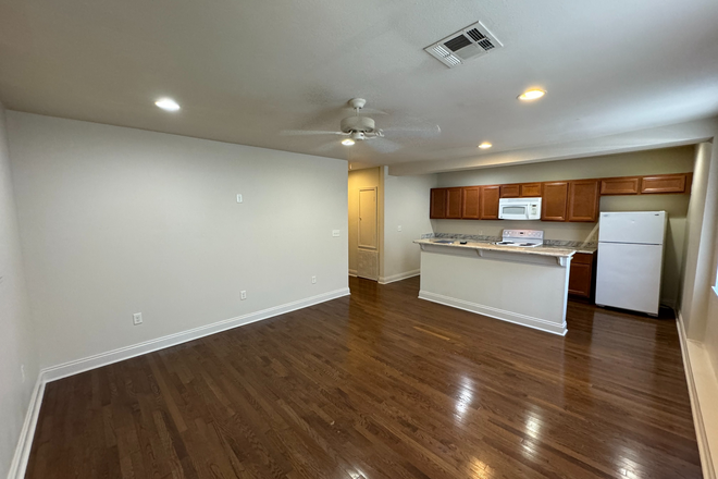 Open floor plan - 911 Joliet St.  #B Apartments