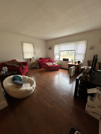 living room - House close to campus