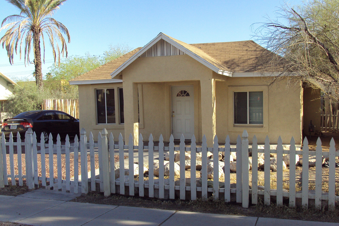Front - House 4 blocks from UofA