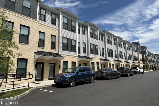 Exterior - Furnished room in shared thome-Parker Blvd-Princeton Junction